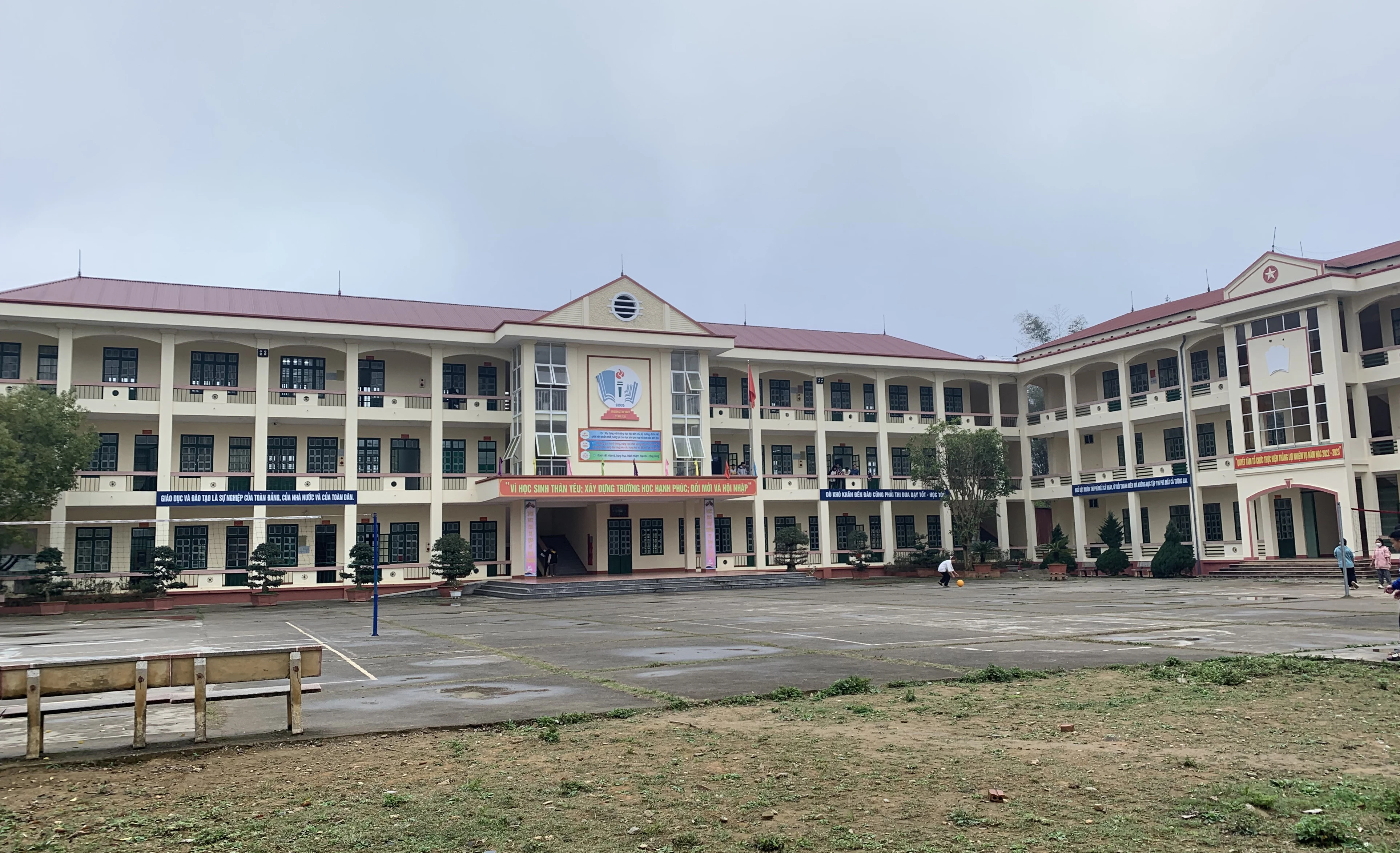 Trường THPT số 2 Si Ma Cai: Giải bài toán thiếu giáo viên ảnh 1