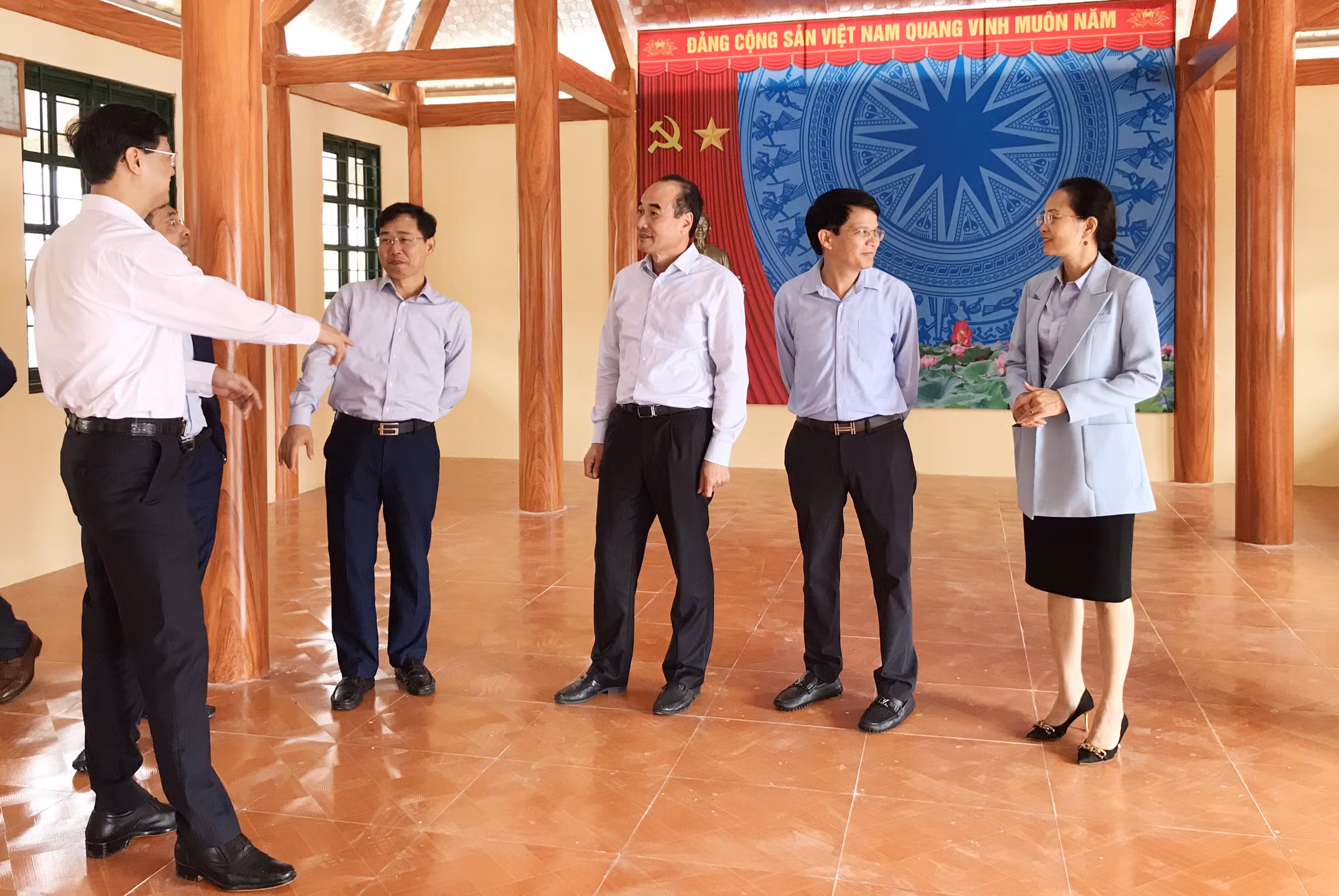 Hướng về cơ sở là chủ trương được Thường trực, Ban Thường vụ Tỉnh ủy tiếp tục đẩy mạnh tại nhiệm kỳ 2020 - 2025. Ảnh: Hoàng Quyền - Văn phòng Tỉnh ủy.