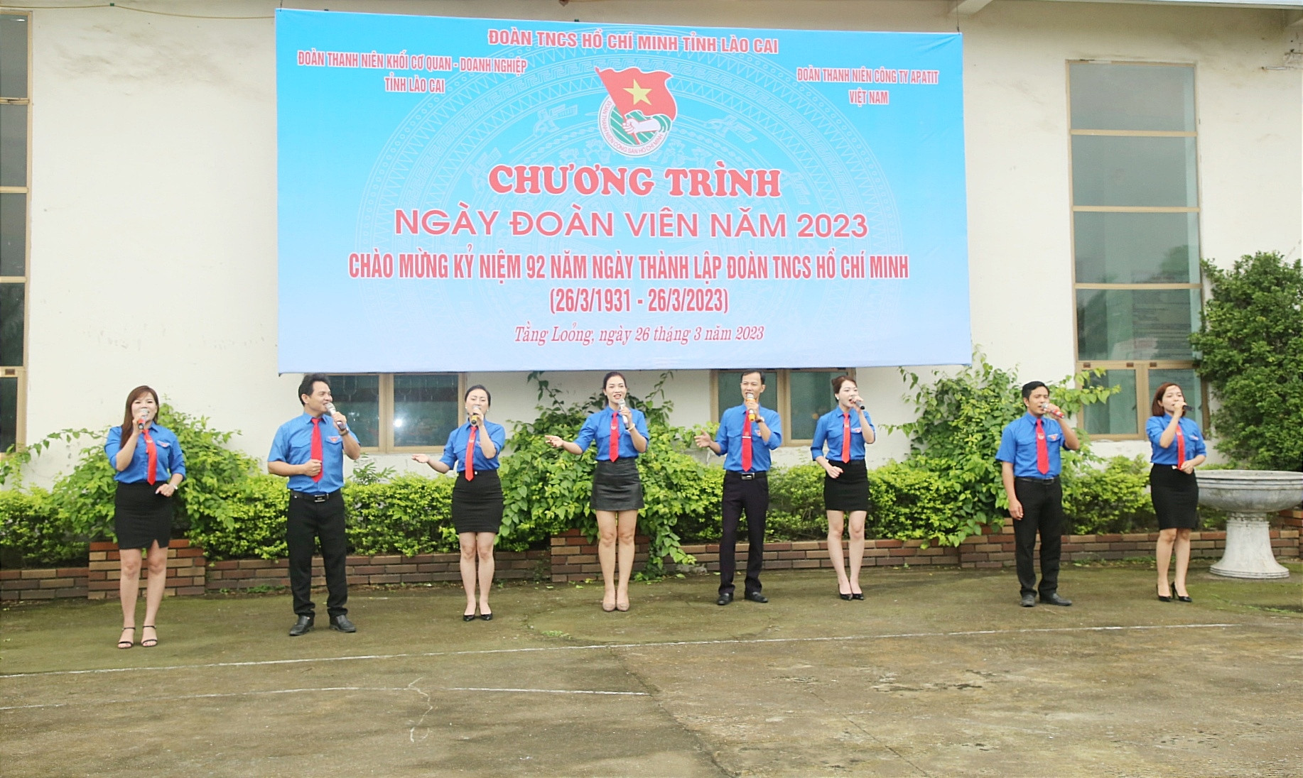 Bí thư Đoàn Khối Cơ quan - Doanh nghiệp Trần Văn Quân ôn lại truyền thống 92 năm ngày thành lập Đoàn TNCS Hồ Chí Minh. Tại Chương trình Ngày Đoàn viên năm 2023 diễn ra nhiều hoạt động giao lưu văn nghệ, thể thao sôi nổi. Bí thư Đoàn Khối Cơ quan - Doanh nghiệp Trần Văn Quân ôn lại truyền thống 92 năm ngày thành lập Đoàn TNCS Hồ Chí Minh. Tại Chương trình Ngày Đoàn viên năm 2023 diễn ra nhiều hoạt động giao lưu văn nghệ, thể thao sôi nổi.