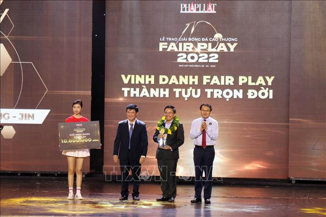 Trao Vinh danh Fair Play 2022 cho đại diện Huấn luyện viên Lee Young-jin (Hàn Quốc). Trao Vinh danh Fair Play 2022 cho đại diện Huấn luyện viên Lee Young-jin (Hàn Quốc).