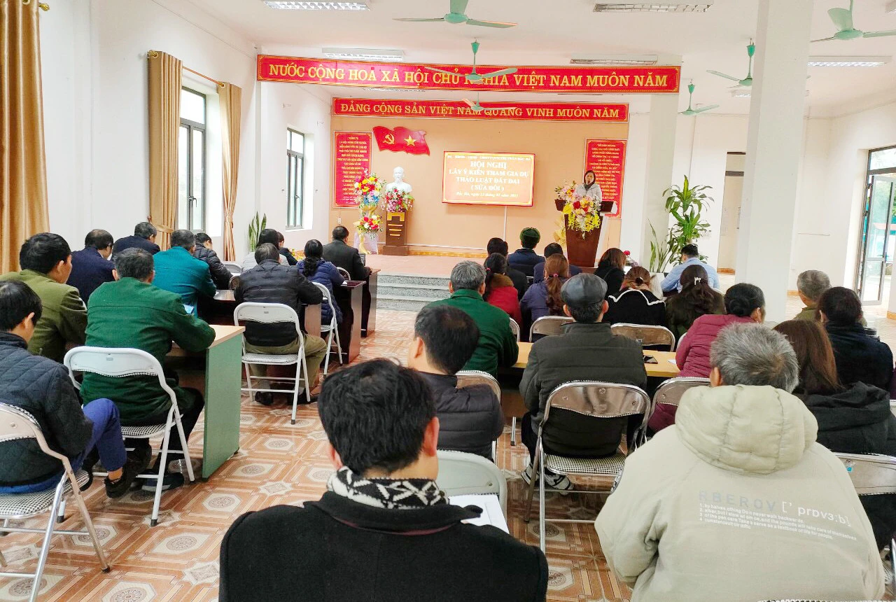 Thị trấn Bắc Hà tổ chức hội nghị lấy ý kiến của người dân đối với Luật Đất đai (sửa đổi).