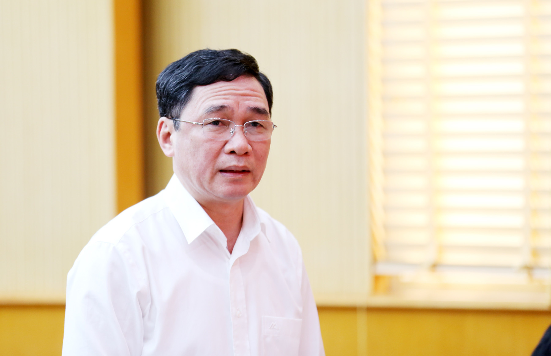 Bí thư Huyện ủy Bảo Yên Nguyễn Anh Chuyên tham gia ý kiến.