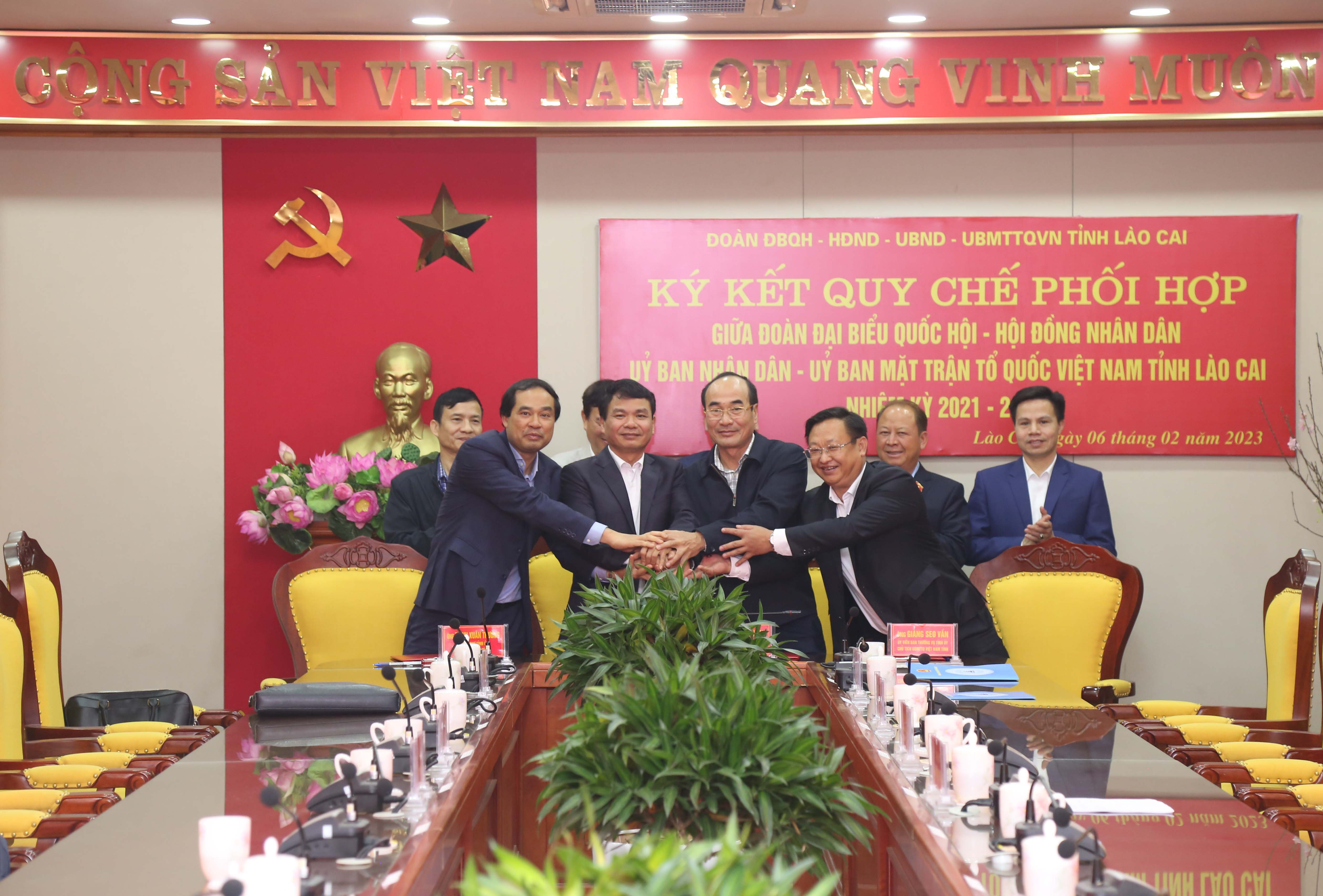 Thường trực Đoàn ĐBQH tỉnh, HĐND, UBND, Ủy ban MTTQ Việt Nam tỉnh Lào Cai ký kết Quy chế phối hợp.