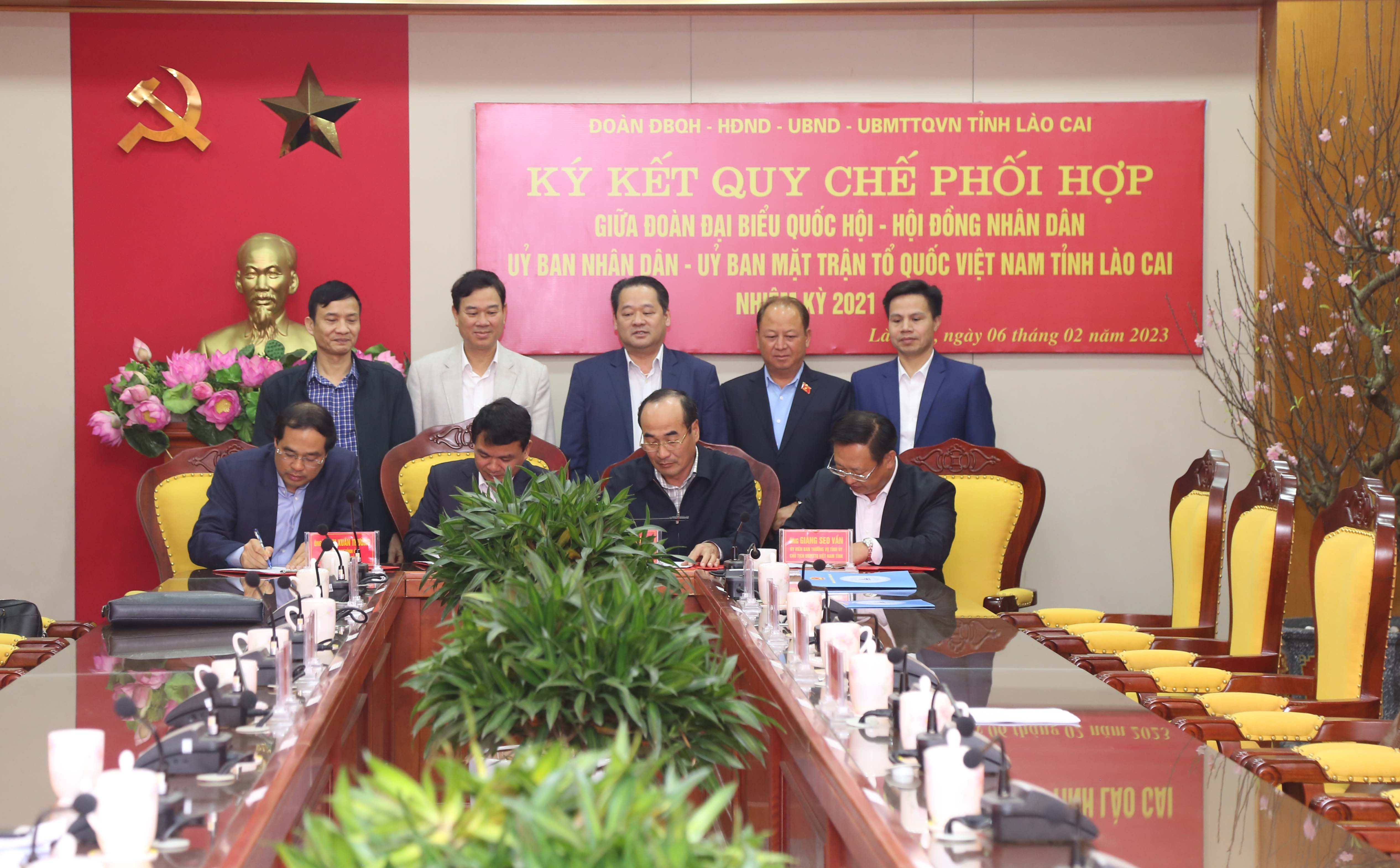 Thường trực Đoàn ĐBQH tỉnh, HĐND, UBND, Ủy ban MTTQ Việt Nam tỉnh Lào Cai ký kết Quy chế phối hợp.