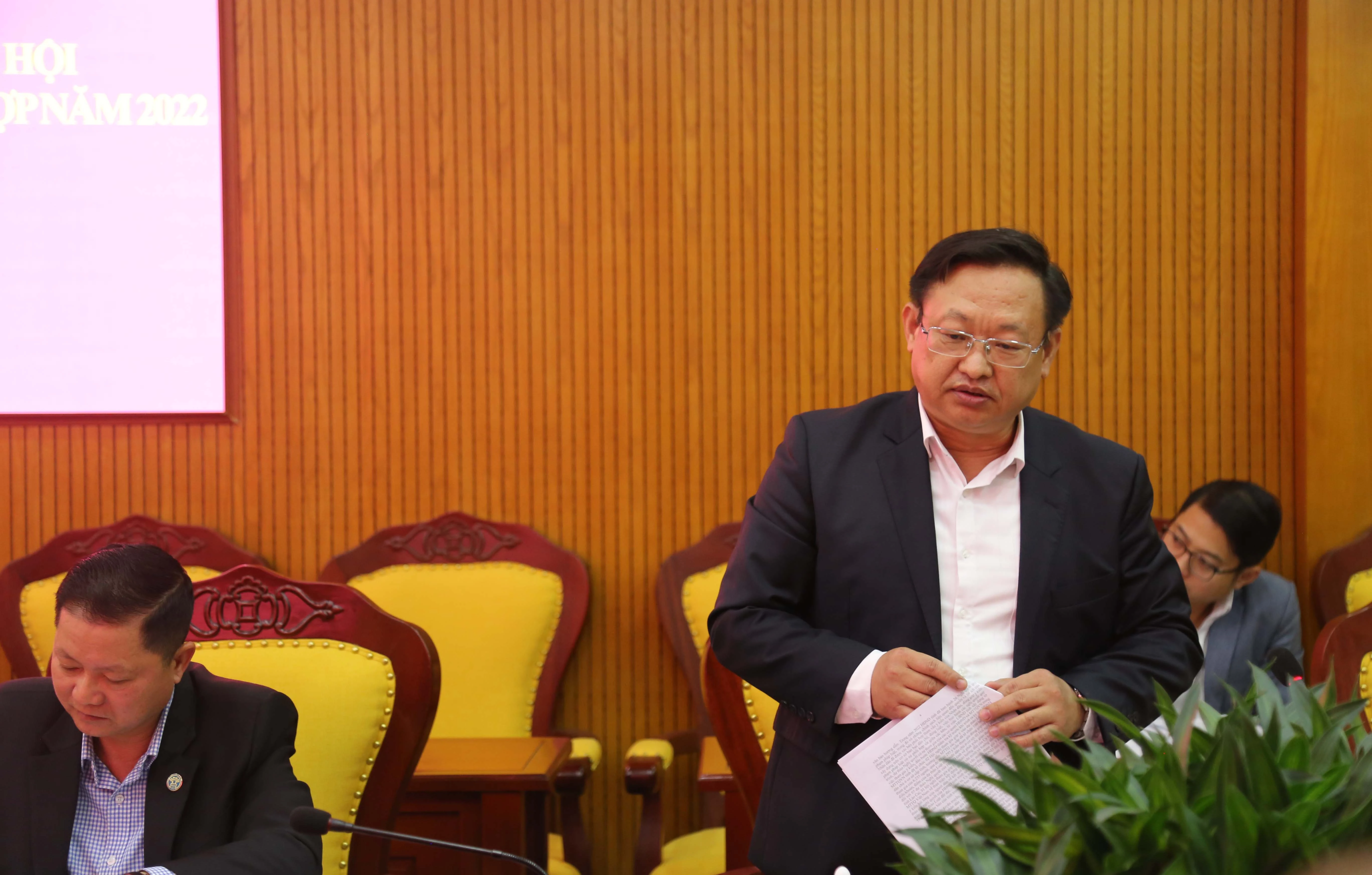 Chủ tịch Ủy ban MTTQ Việt Nam tỉnh Giàng Seo Vần phát biểu tại hội nghị.