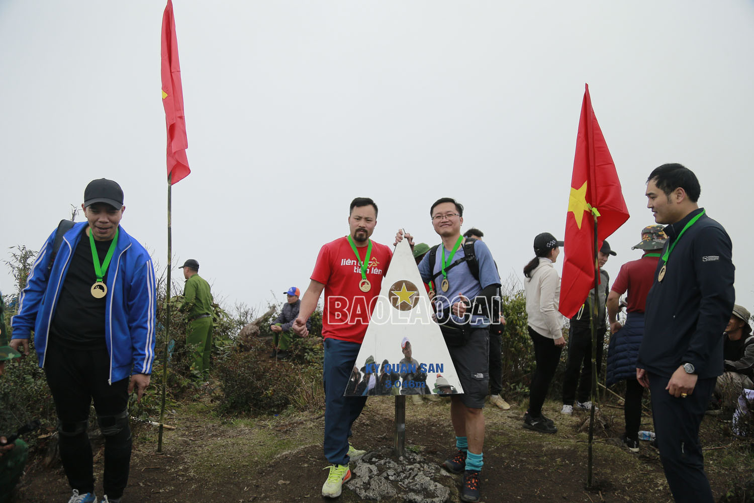 Chinh phục đỉnh Ky Quan San ảnh 11