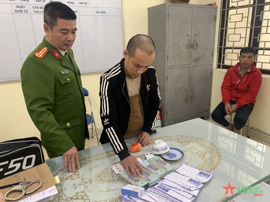 Đấu tranh ngăn chặn tội phạm đánh bạc có tổ chức ảnh 1 <a title="Báo Quân đội nhân dân | Tin tức quân đội, quốc phòng | Bảo vệ Tổ quốc" style="text-align:center;" href="https://www.qdnd.vn"><img src="/images/bannerv2.png" class="vllogo"></a>