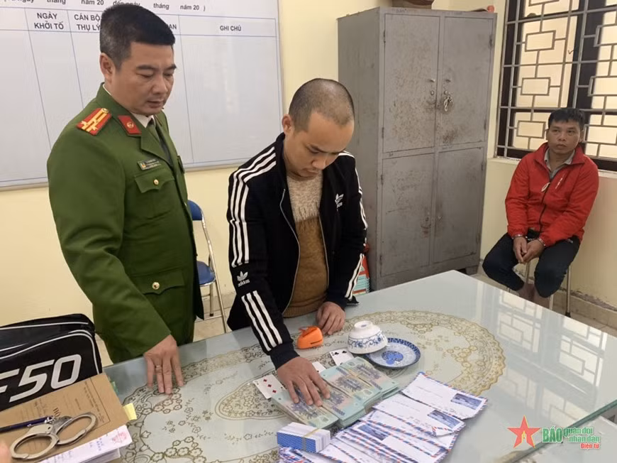 <a title="Báo Quân đội nhân dân | Tin tức quân đội, quốc phòng | Bảo vệ Tổ quốc" style="text-align:center;" href="https://www.qdnd.vn"><img src="/images/bannerv2.png" class="vllogo"></a>