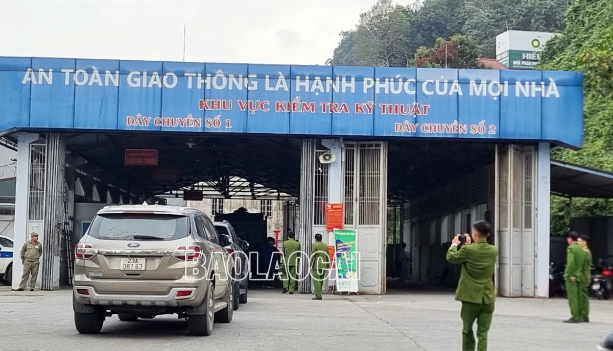 Tạm giữ và khám xét khẩn cấp nơi làm việc của 1 cán bộ Trung tâm Đăng kiểm xe cơ giới 2401D (Lào Cai) ảnh 2
