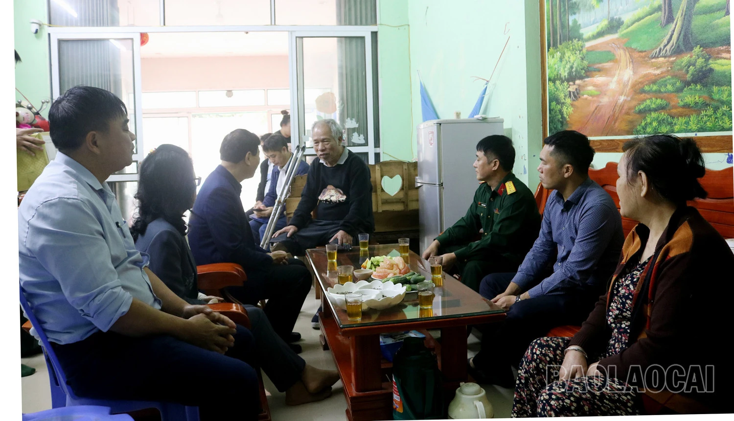 Đoàn công tác thăm hỏi, động viên gia đình ông Ngô Đại Triệu ở thôn An Quang, xã Quang Kim.