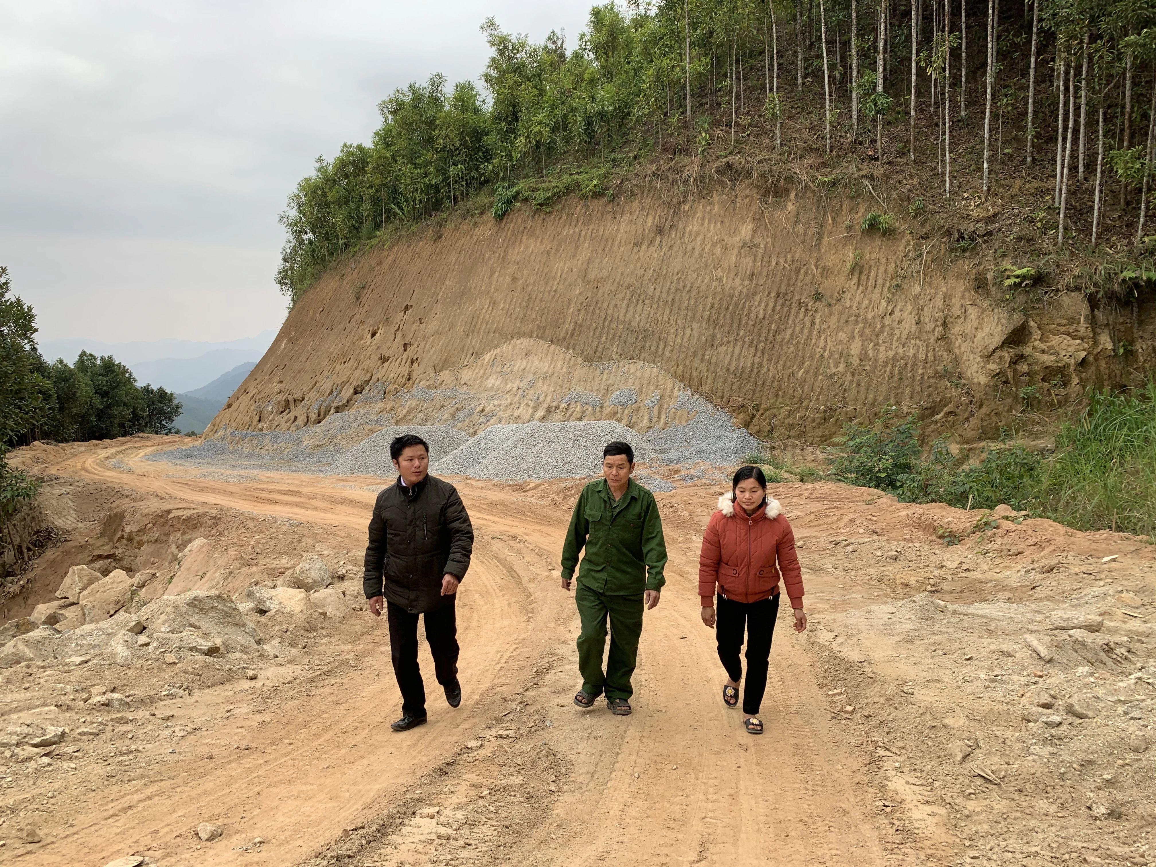 Tuyến đường Nậm Cài - Nậm Xuân được mở rộng phục vụ nhu cầu đi lại giao thương buôn bán của người dân.