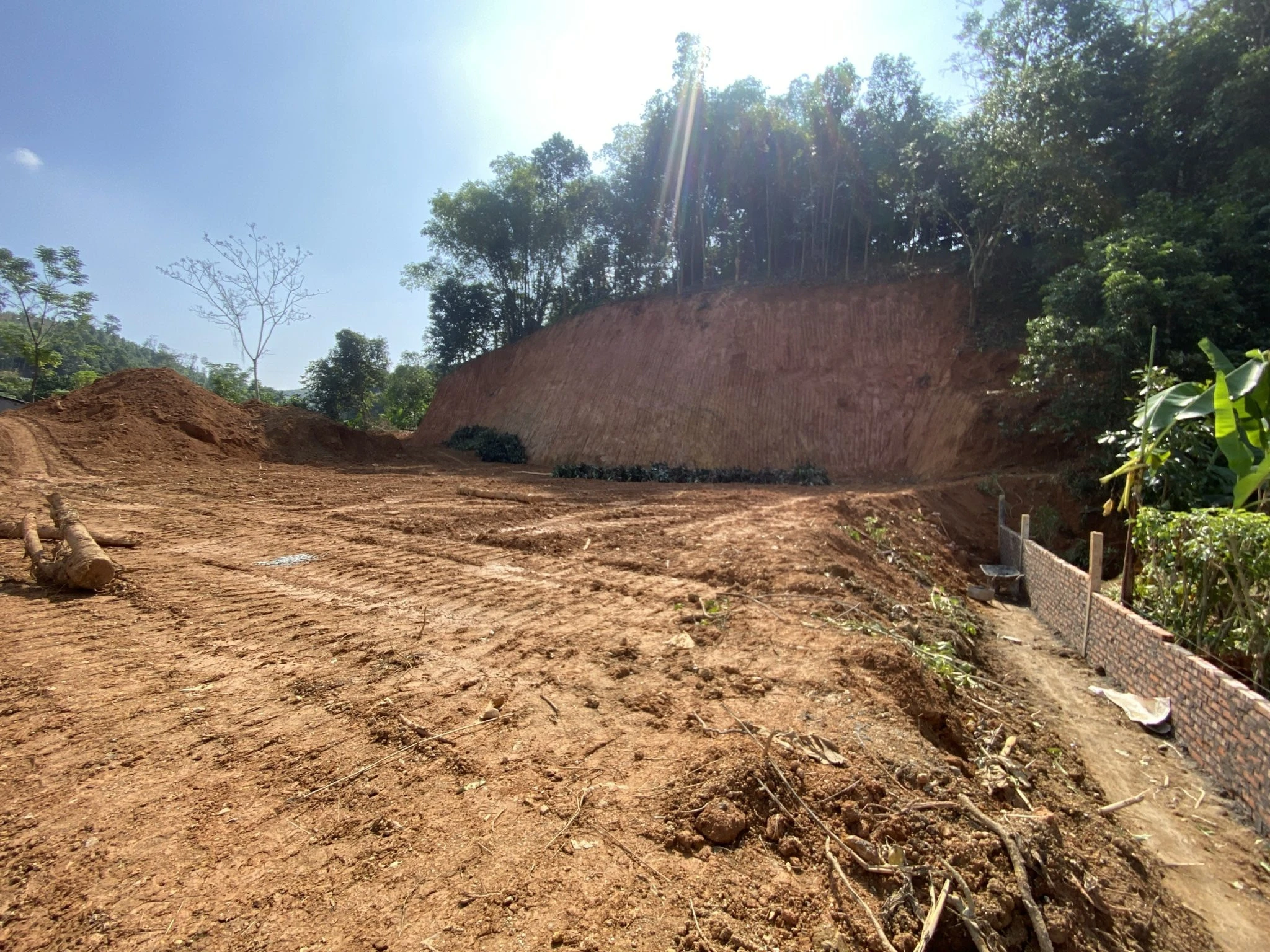 Phần đất người dân tự ý san gạt tại km29 Quốc lộ 70 thuộc tổ dân phố số 5.