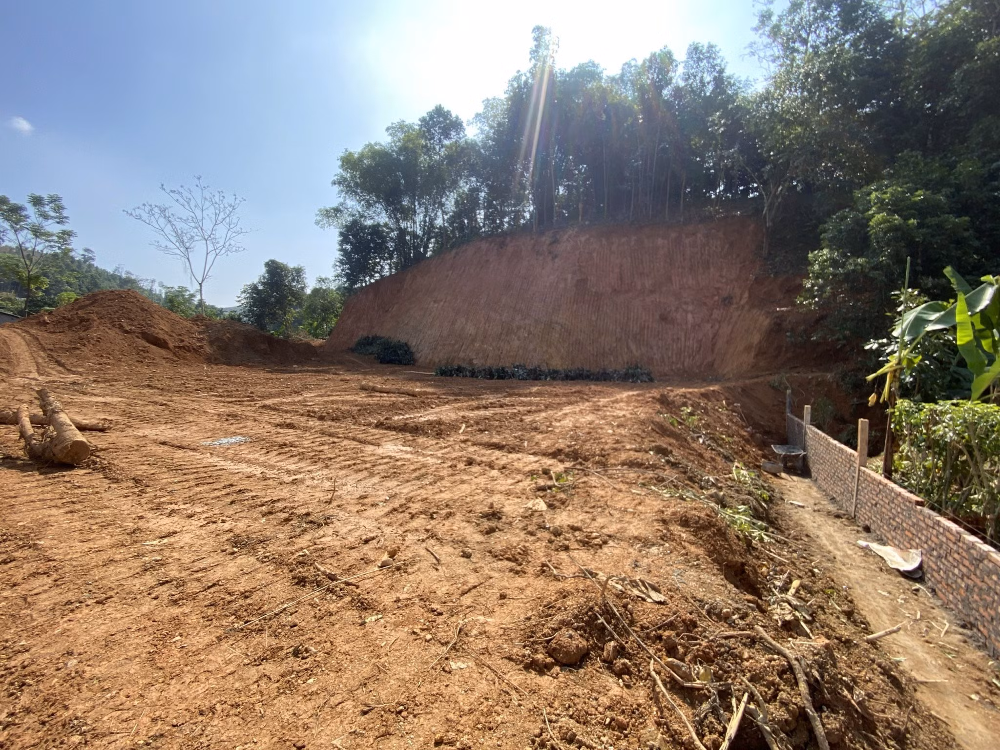 Phần đất người dân tự ý san gạt tại km29 Quốc lộ 70 thuộc tổ dân phố số 5.