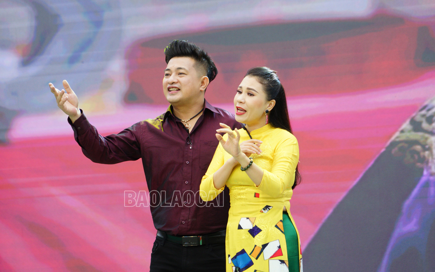 Các đồng chí lãnh đạo tỉnh dự khai mạc Lễ hội đền Cô Tân An ảnh 8