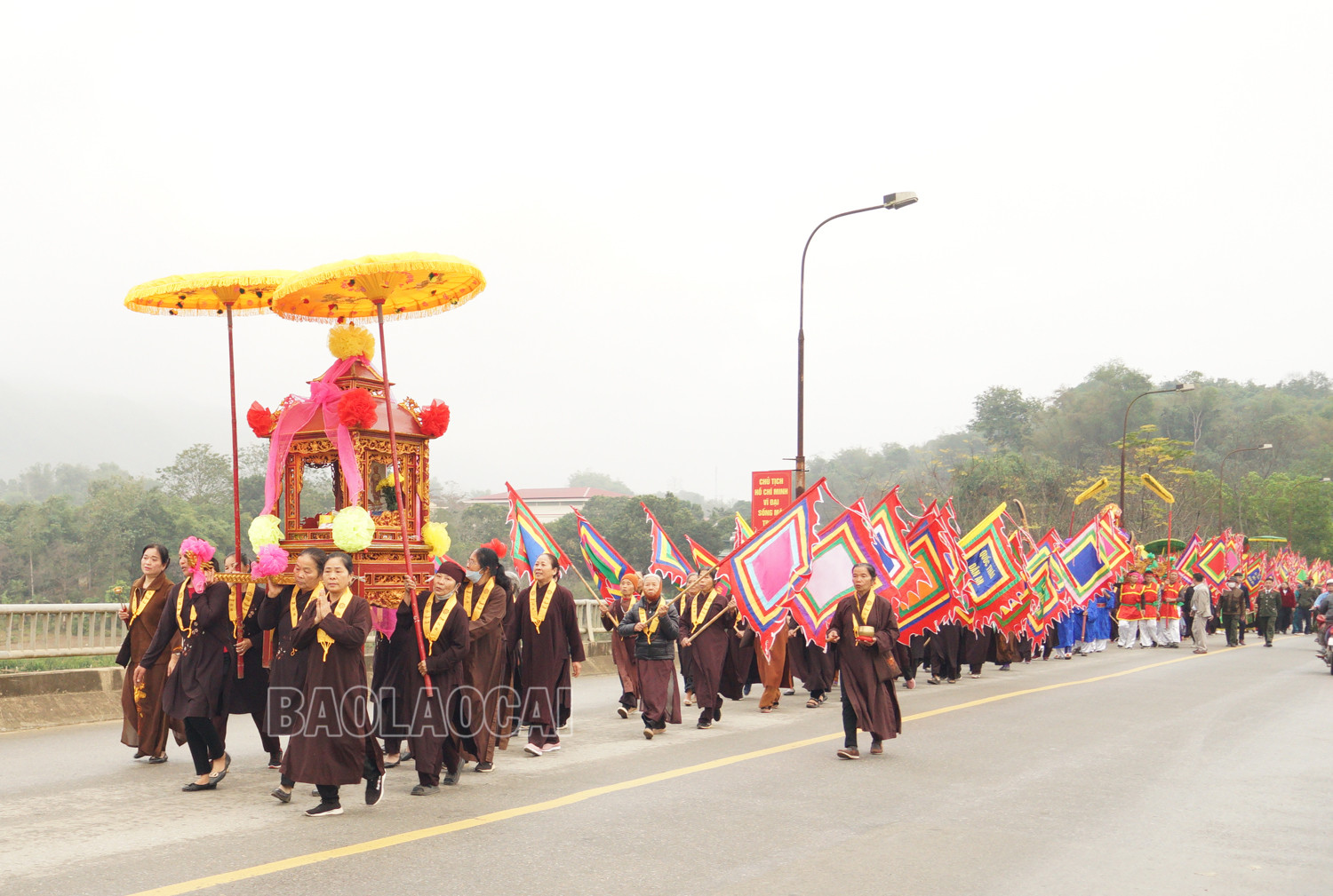 Các đồng chí lãnh đạo tỉnh dự khai mạc Lễ hội đền Cô Tân An ảnh 6