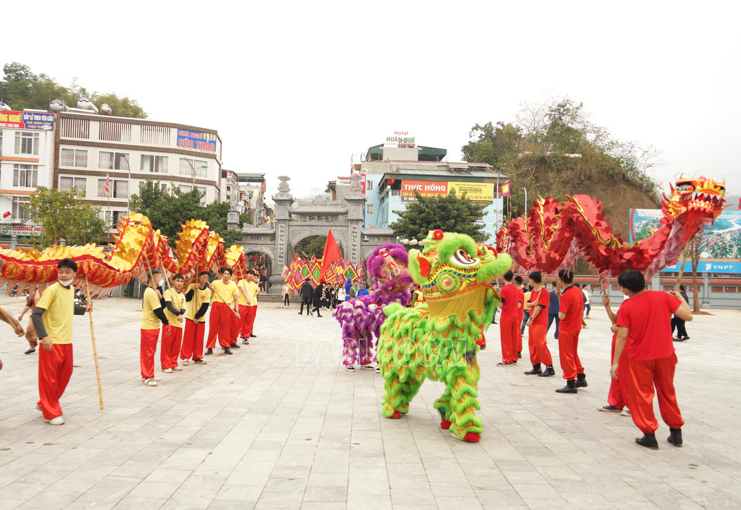 Các đồng chí lãnh đạo tỉnh dự khai mạc Lễ hội đền Cô Tân An ảnh 5