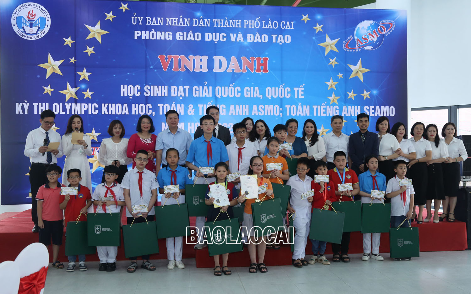 Thành phố Lào Cai vinh danh 73 học sinh đạt giải kỳ thi Olympic năm học 2022 - 2023 ảnh 6