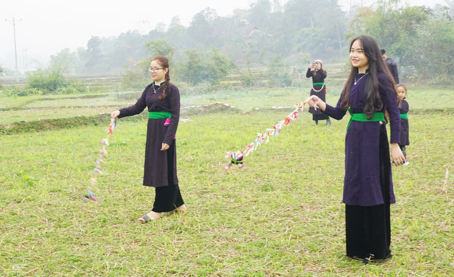 Ngày đầu năm cùng người Tày ra đồng tìm hướng kiêng ảnh 5