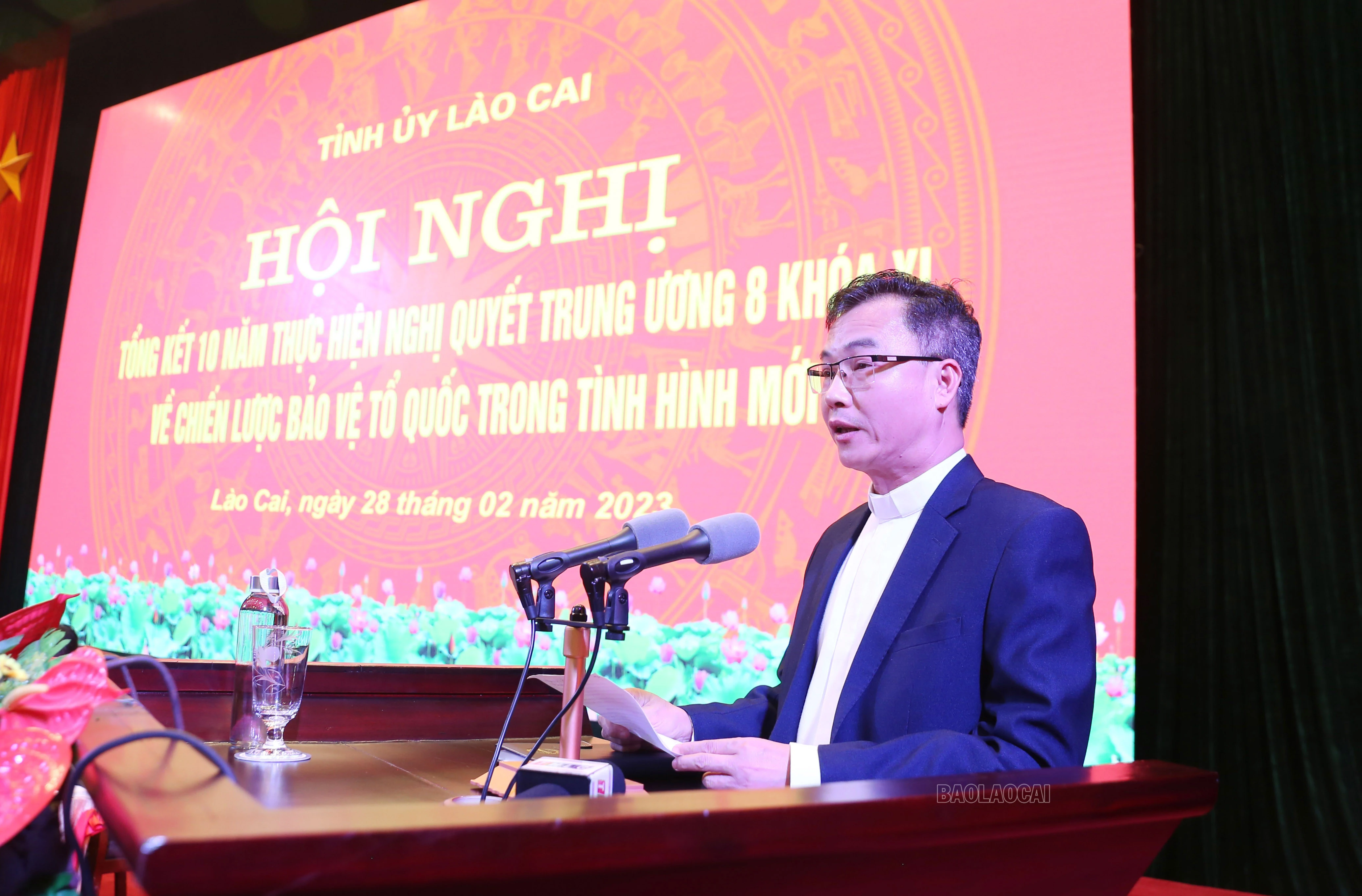 Các đại biểu tham luận tại hội nghị.