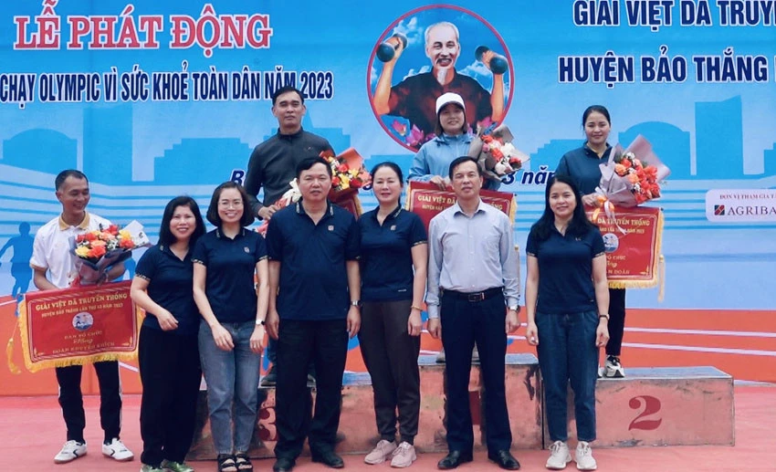 Trao giải toàn đoàn cho các đội. Trao giải cá nhân các nội dung