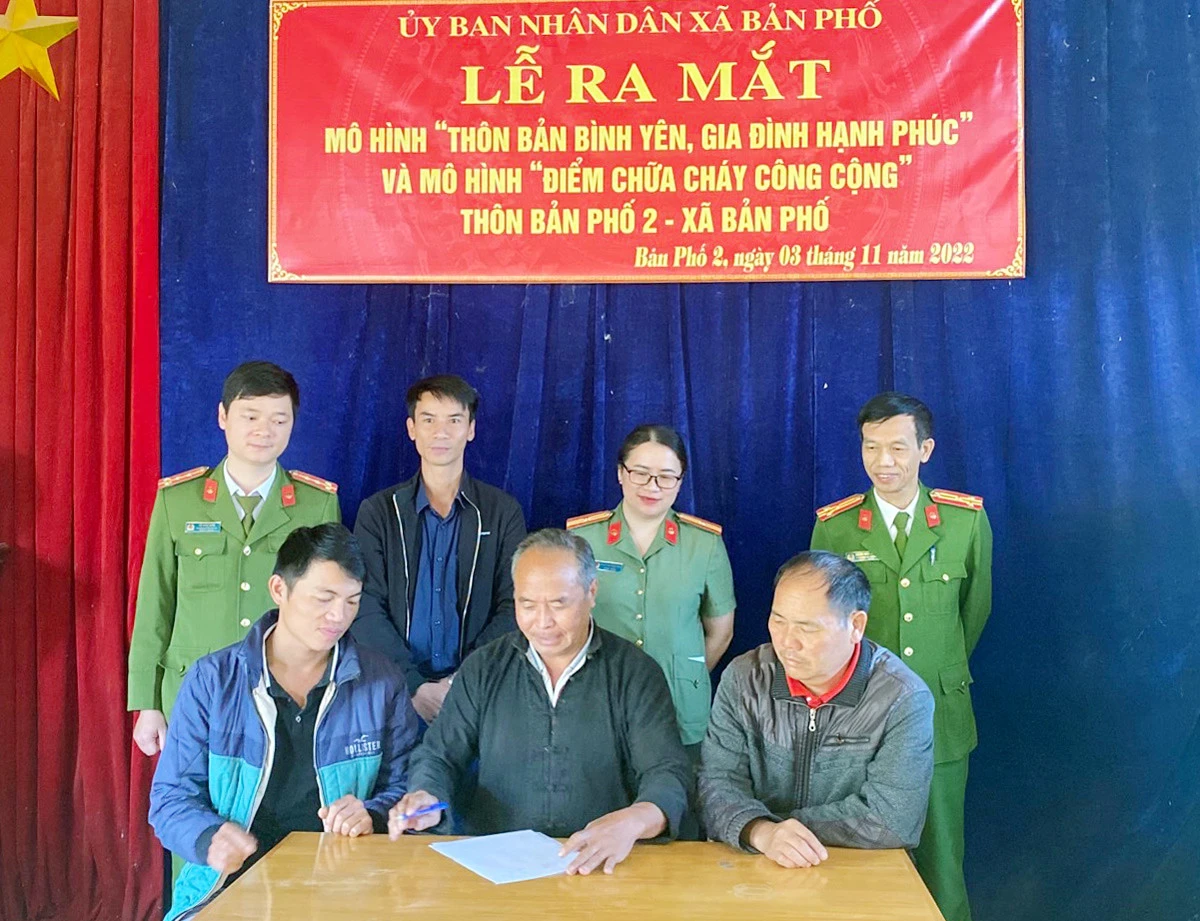 Công an xã Bản Phố ra mắt mô hình “Điểm chữa cháy công cộng” tại thôn Bản Phố 2.