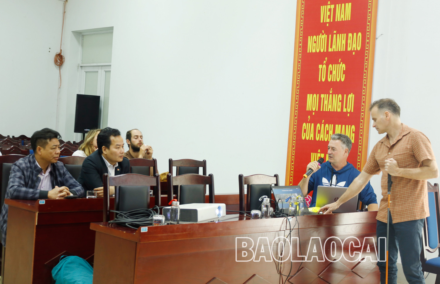 8 học viên được nhận chứng chỉ hướng dẫn viên thể thao mạo hiểm quốc tế ảnh 2