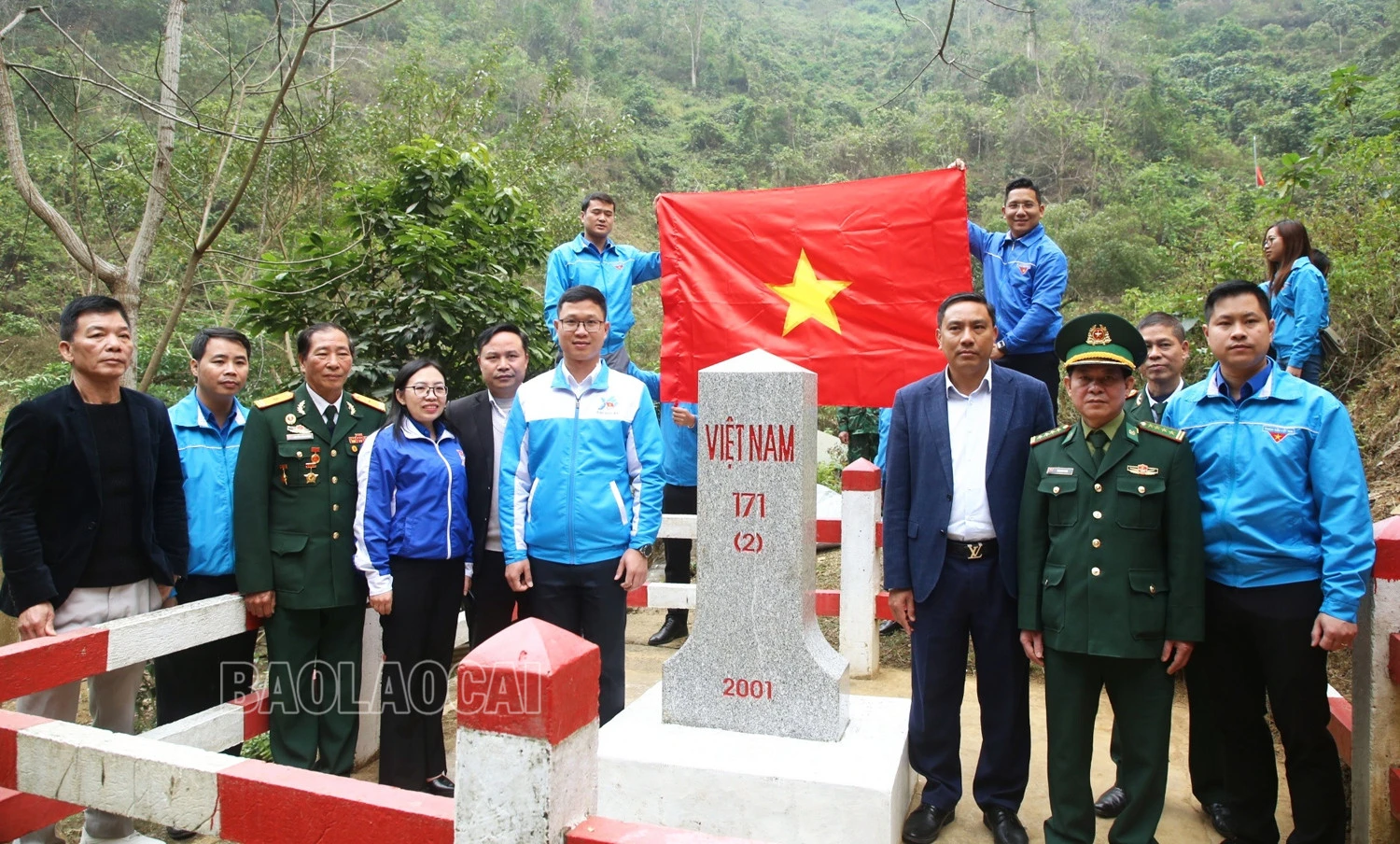 Tại chương trình diễn ra hoạt động chỉnh trang và giới thiệu về cột mốc 171 (2).