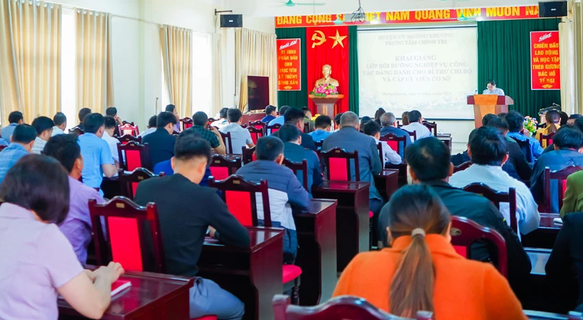 Mường Khương: Hơn 100 người được bồi dưỡng nghiệp vụ công tác đảng ảnh 1