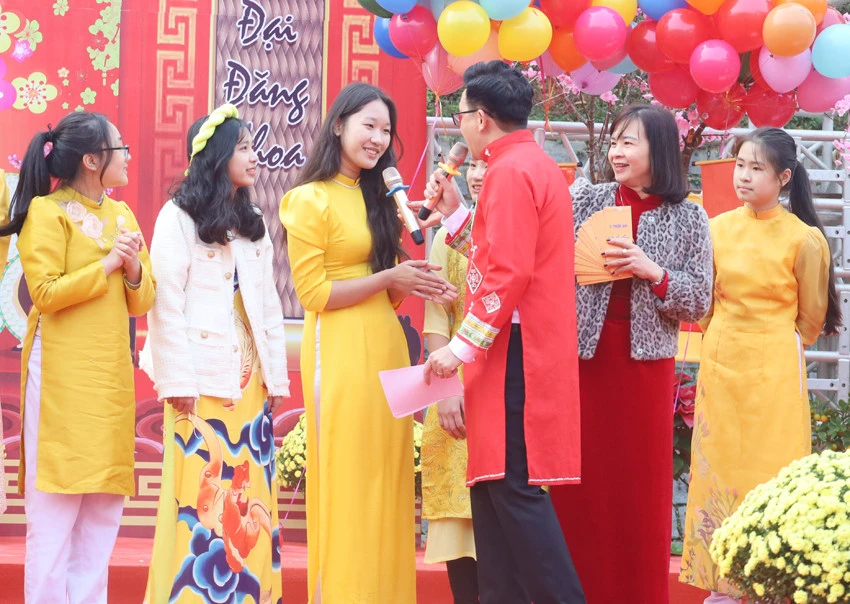 Sôi nổi ngày hội khai bút đầu xuân ảnh 7 Sôi nổi ngày hội khai bút đầu xuân ảnh 7