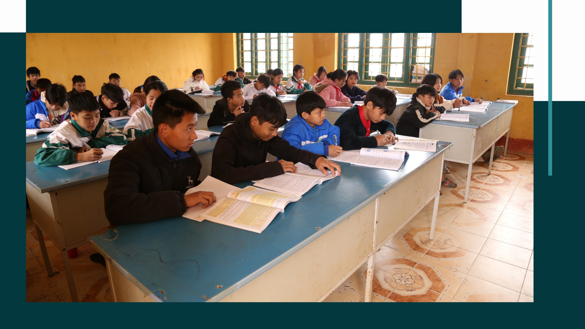 Tỷ lệ học sinh tốt nghiệp THCS tiếp tục học lên THPT, học nghề ngày càng tăng. Tỷ lệ học sinh tốt nghiệp THCS tiếp tục học lên THPT, học nghề ngày càng tăng.