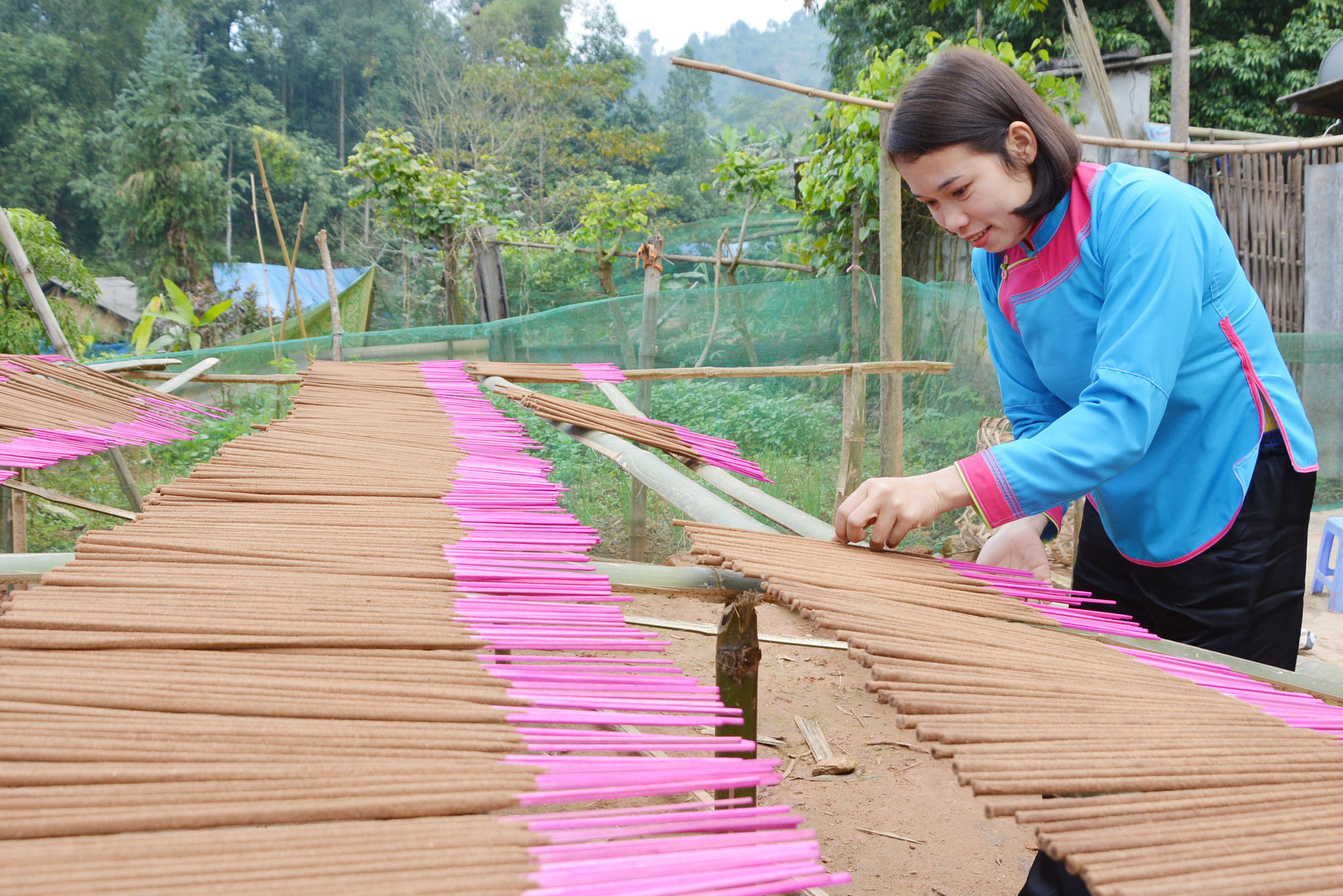 Giữ nghề làm hương truyền thống ảnh 1