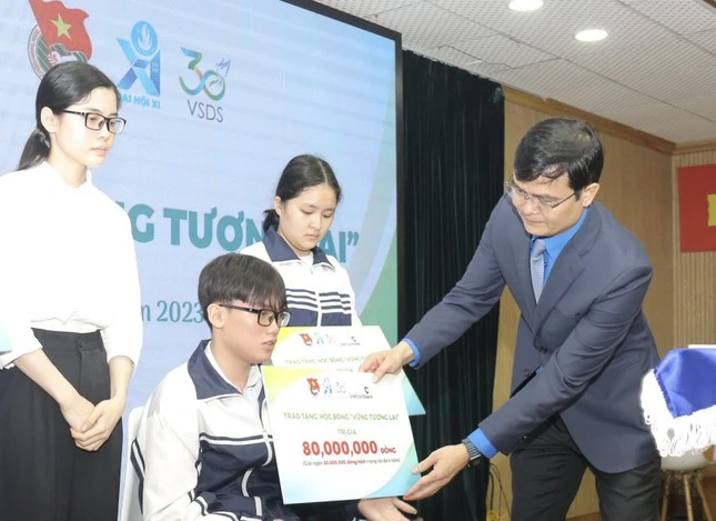 Sẽ trao hơn 7,5 tỷ đồng học bổng tiếp sức sinh viên nghèo và 'Dũng sĩ nghìn việc tốt' ảnh 4