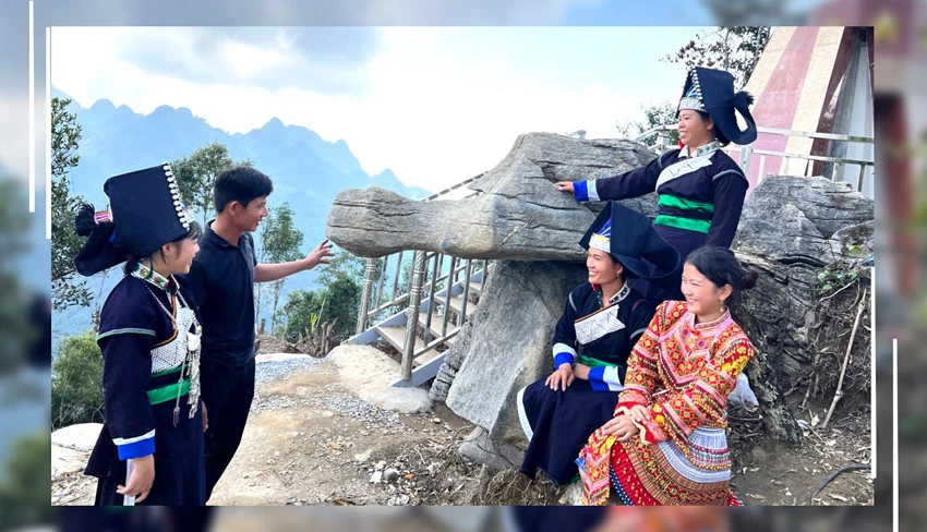 Cờ bay trên đỉnh Cô Tiên ảnh 4