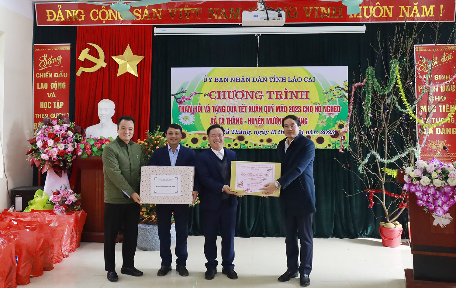 Chủ tịch UBND tỉnh Trịnh Xuân Trường thăm, chúc Tết xã La Pan Tẩn, Tả Thàng (Mường Khương) ảnh 3