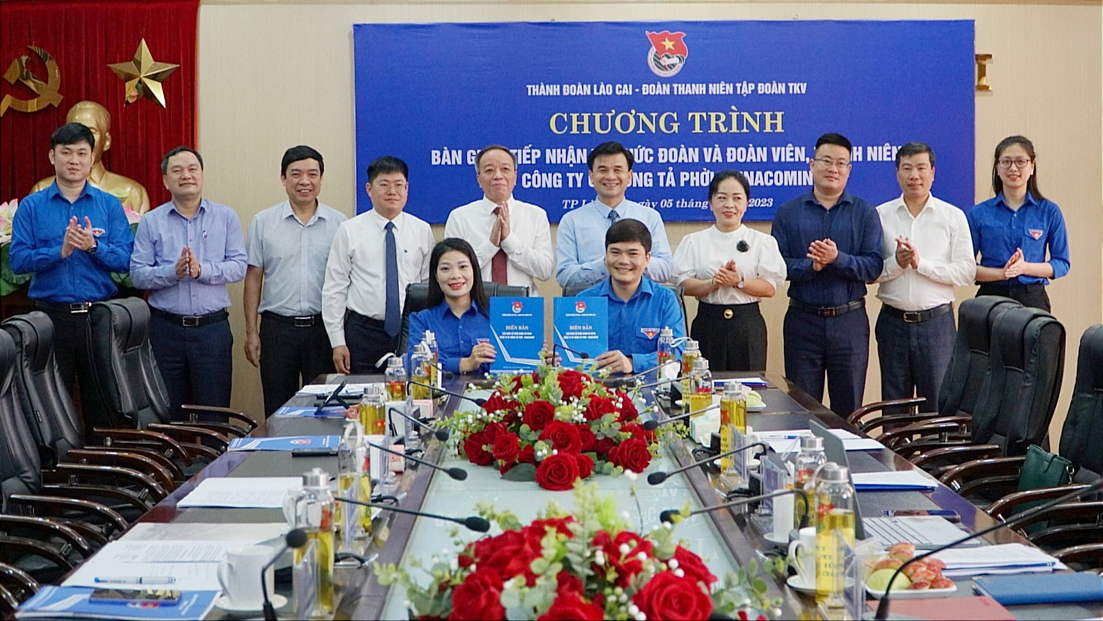 Thành đoàn Lào Cai và Đoàn thanh niên Tập đoàn Công nghiệp Than - Khoáng sản Việt Nam ký kết biên bản bàn giao tổ chức đoàn và đoàn viên, thanh niên.