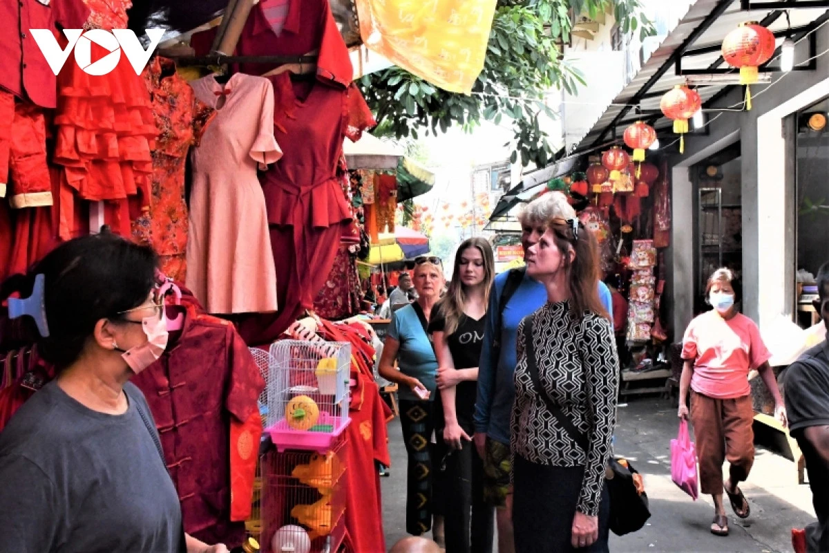 Rộn rã chợ Tết nguyên đán 2023 tại Indonesia ảnh 7