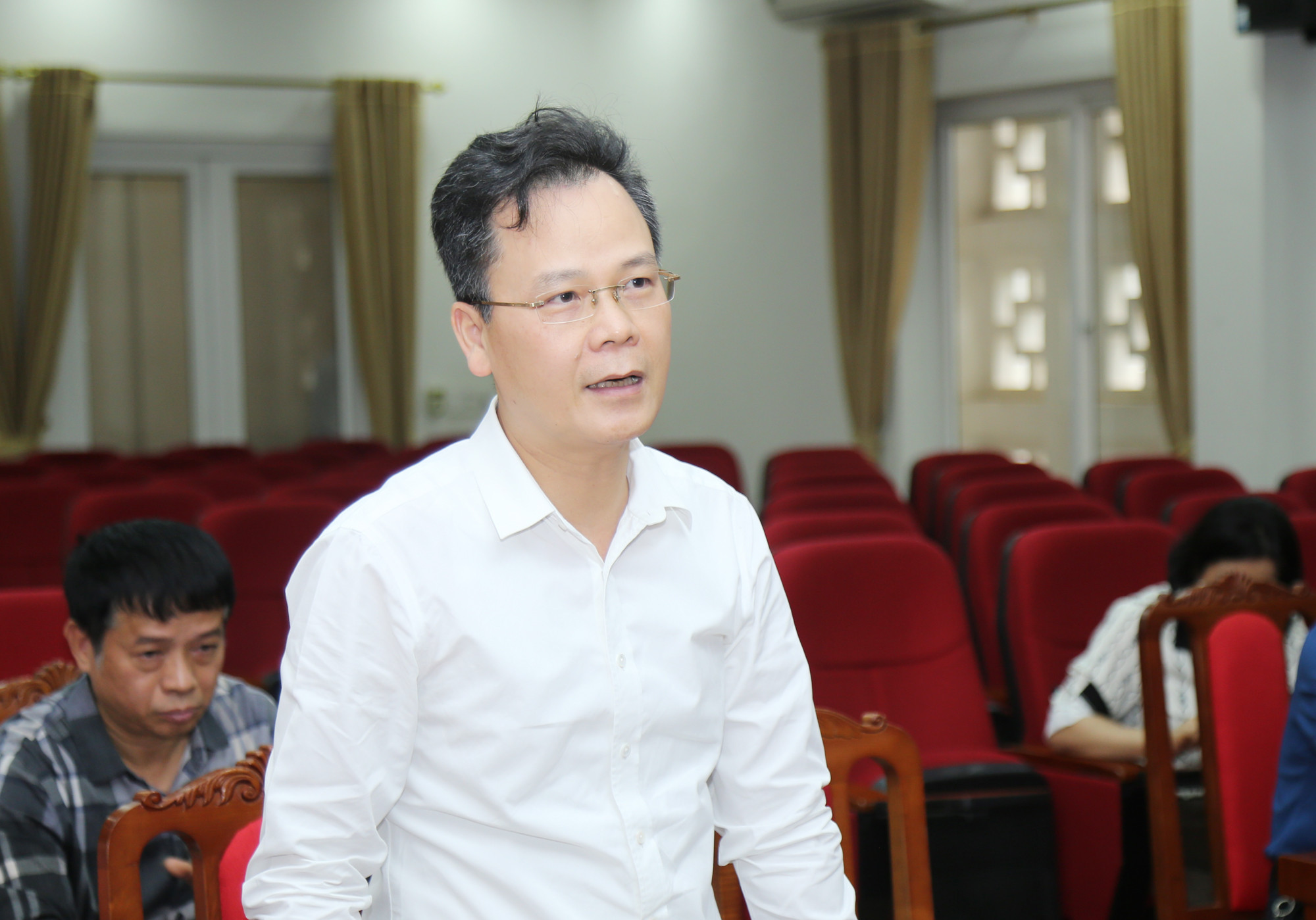 Đại biểu phát biểu thảo luận tại hội nghị. Đại biểu phát biểu thảo luận tại hội nghị.