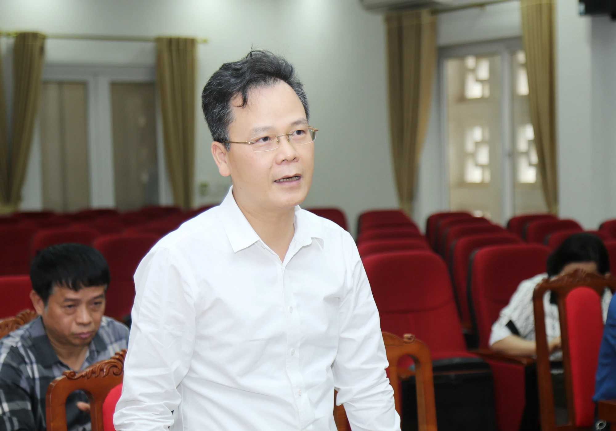 Đại biểu phát biểu thảo luận tại hội nghị.