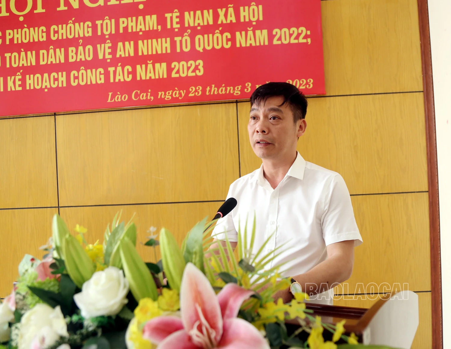 Các đại biểu trình bày tham luận tại hội nghị.