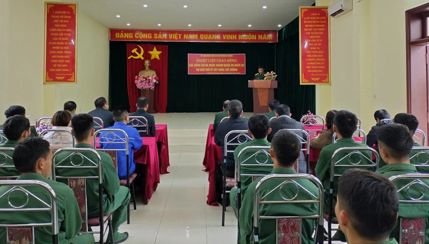 Quang cảnh buổi đón quân nhân.