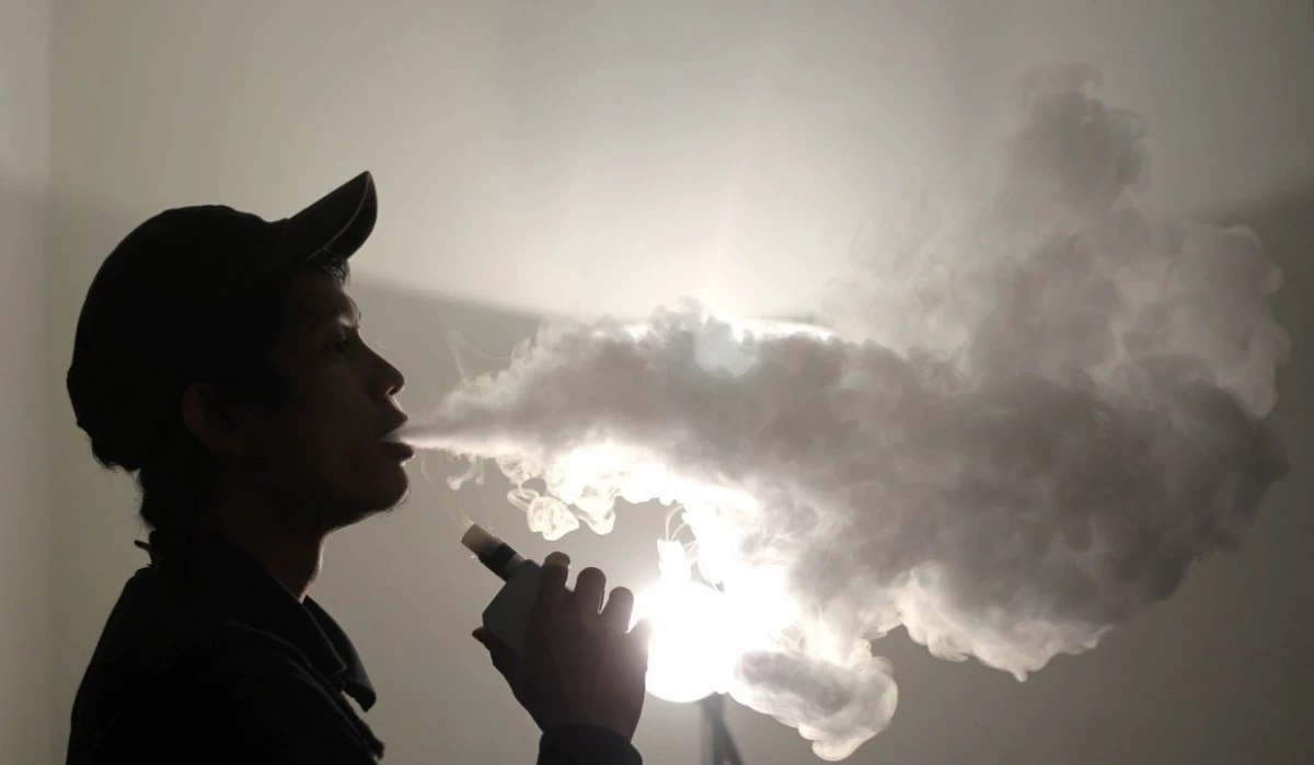 Malaysia đánh thuế tinh dầu vape có chứa nicotine từ 1/4 ảnh 1