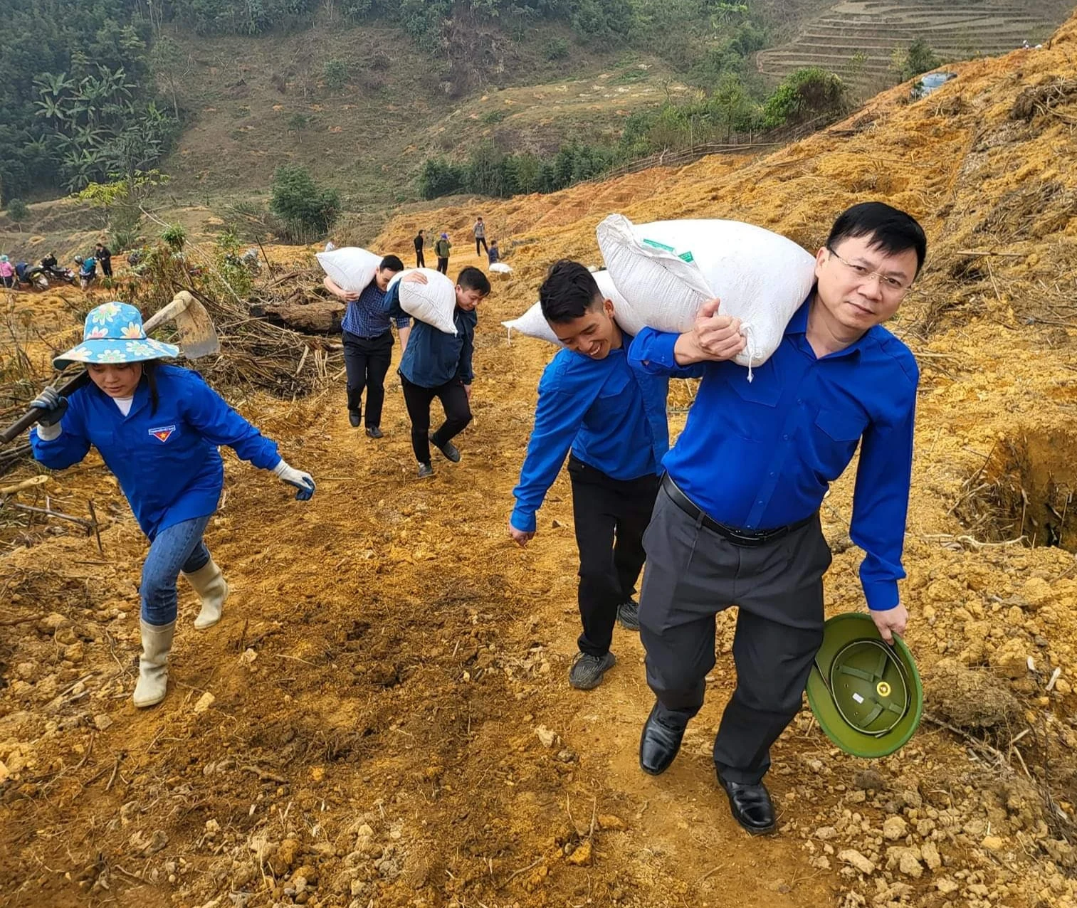 “Tết yêu thương” về vùng cao ảnh 5