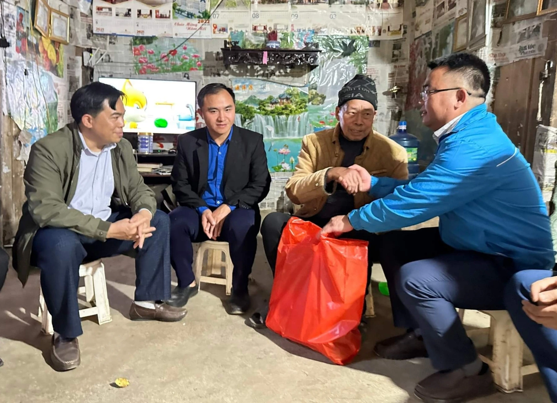 “Tết yêu thương” về vùng cao ảnh 4