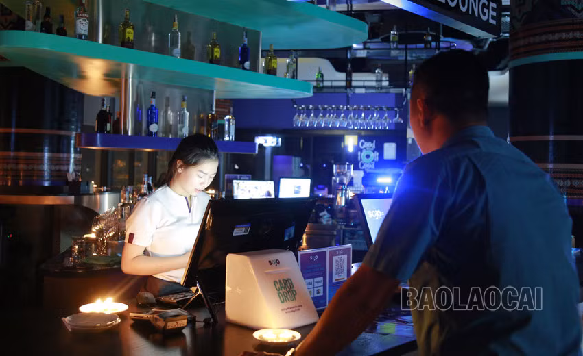 Lào Cai tiết kiệm 9.800 kWh điện trong Chiến dịch giờ Trái đất&nbsp; ảnh 1