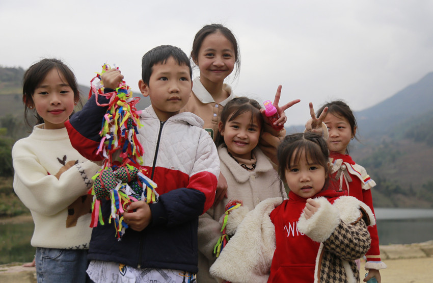 Đồng bào Giáy Mường Hum mở hội ném còn cầu năm mới mưa thuận gió hòa ảnh 6