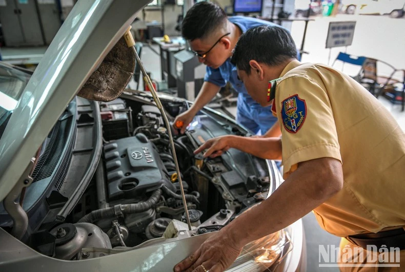 Hiện nay, công tác đăng kiểm đang nhận được sự hỗ trợ của lực lượng Cảnh sát giao thông.