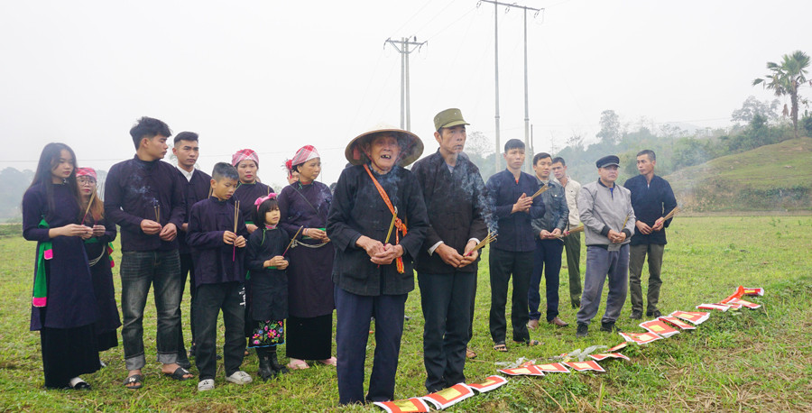 Ngày đầu năm cùng người Tày ra đồng tìm hướng kiêng ảnh 1 Ngày đầu năm cùng người Tày ra đồng tìm hướng kiêng ảnh 1