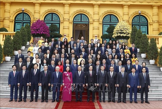 Thường trực Ban Bí thư Võ Văn Thưởng, nguyên Chủ tịch nước Nguyễn Xuân Phúc, Quyền Chủ tịch nước Võ Thị Ánh Xuân và các đại biểu.