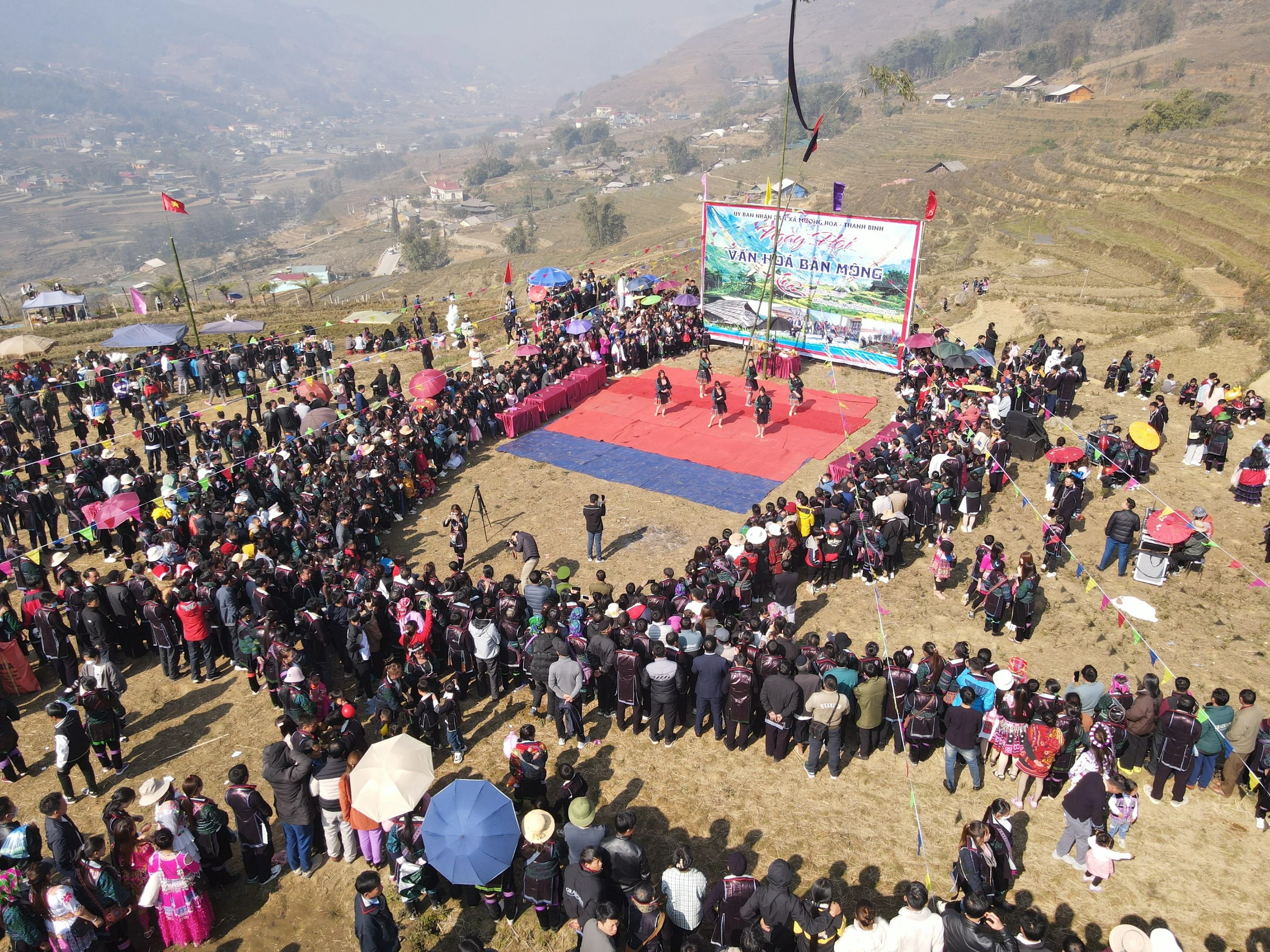 Ngày hội văn hóa bản Mông hấp dẫn người dân và du khách ảnh 1