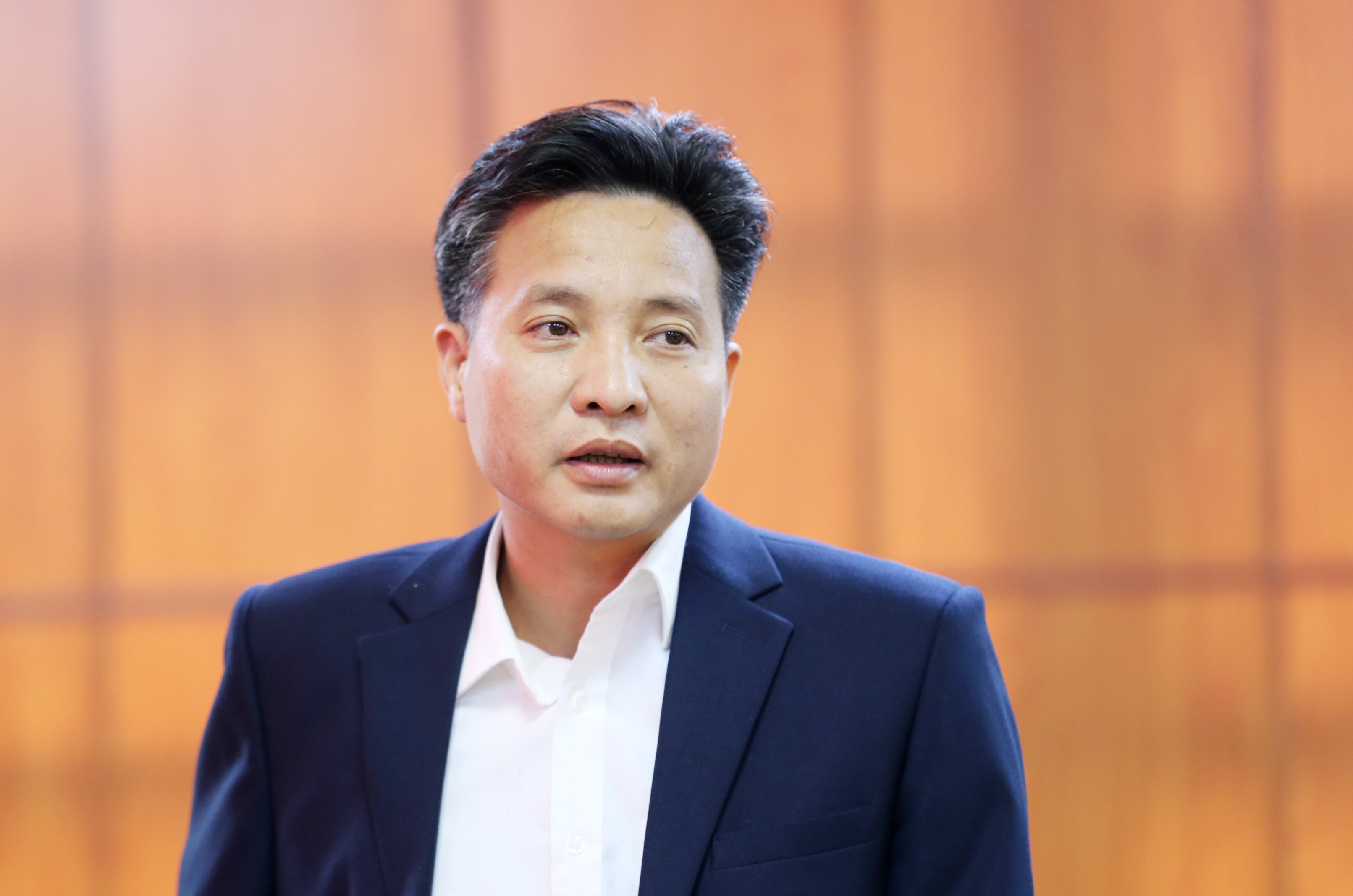 Đại diện Ban Tổ chức Huyện ủy Văn Bàn nêu một số vướng mắc trong thực hiện nhiệm vụ tại cơ sở.